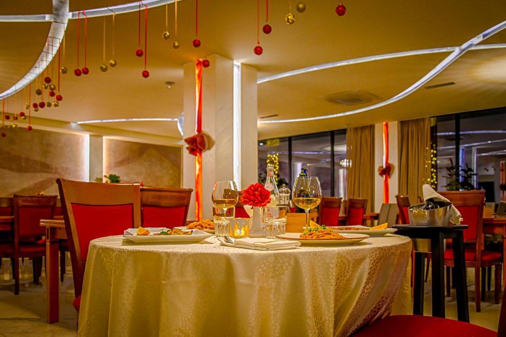 Hotel Vivas ดูร์เรส ภายนอก รูปภาพ