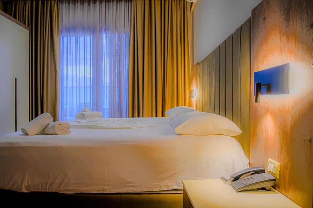 Hotel Vivas ดูร์เรส ภายนอก รูปภาพ