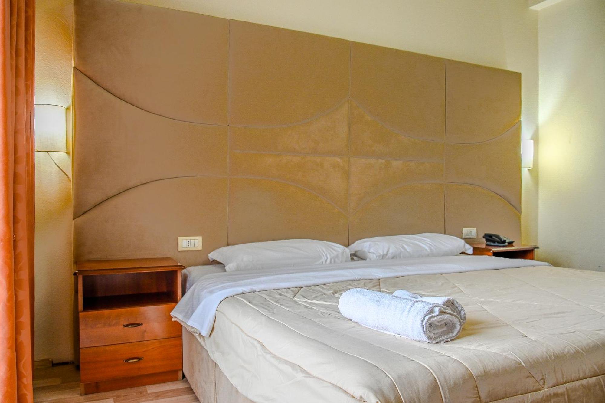 Hotel Vivas ดูร์เรส ภายนอก รูปภาพ