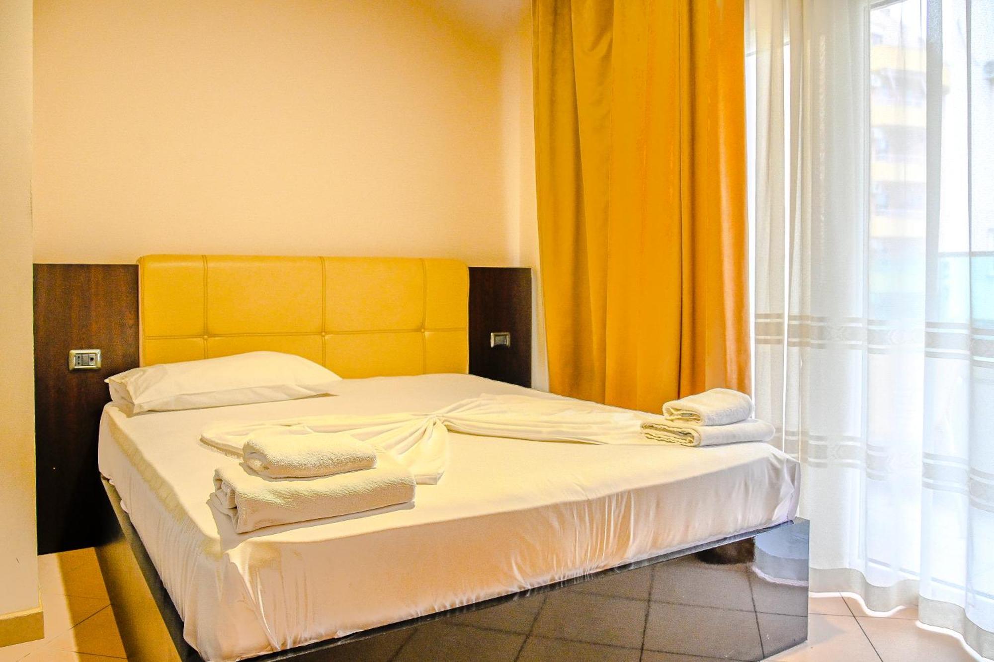 Hotel Vivas ดูร์เรส ภายนอก รูปภาพ
