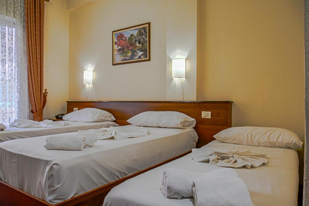 Hotel Vivas ดูร์เรส ภายนอก รูปภาพ