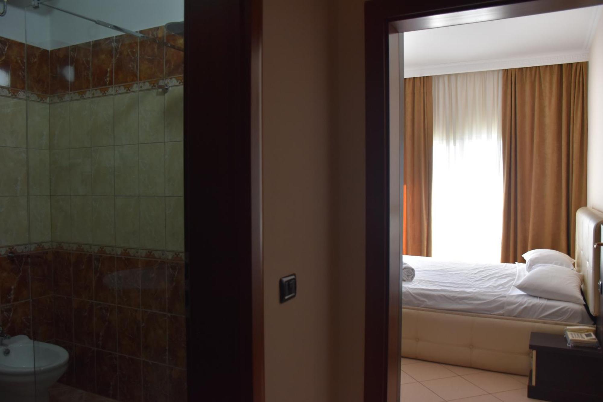 Hotel Vivas ดูร์เรส ภายนอก รูปภาพ